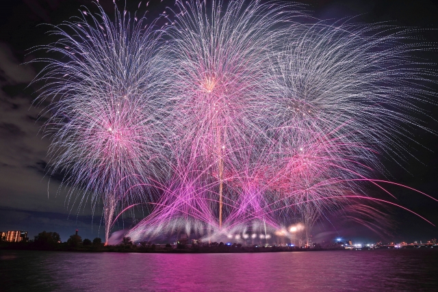 おうち花火 21年の花火大会はおうちで観賞 コロナ禍での花火の楽しみ方 販促マップ おうち花火 21年の花火大会はおうちで観賞 コロナ禍での花火の楽しみ方 販促マップ
